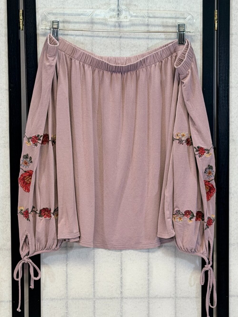 American Eagle Off Shoulder Embroidered Long Raglan Sleeve Stretch Tee L Mauve